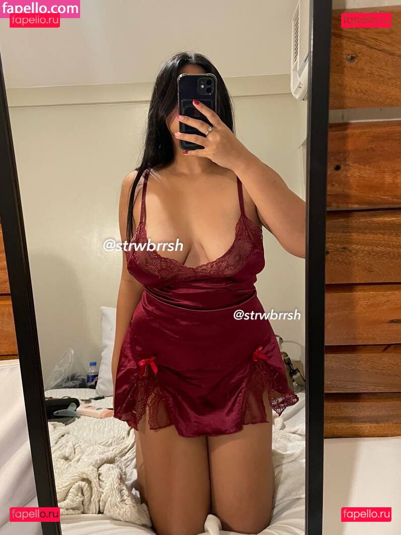 Straw / Strwbrrsh / strawbootyy / strawbystraw Onlyfans Photo Gallery 