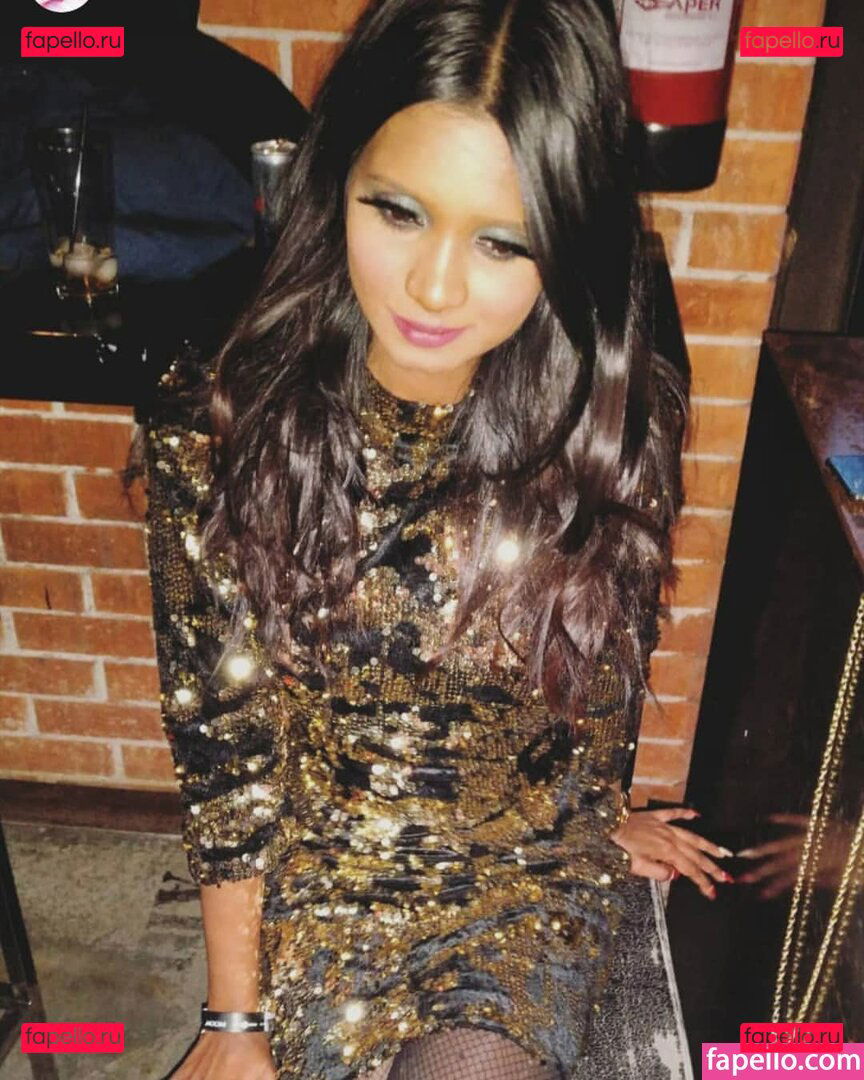 Resha Antony / ellynbabe / ellynxoxxo / reshaantony Onlyfans Photo Gallery 