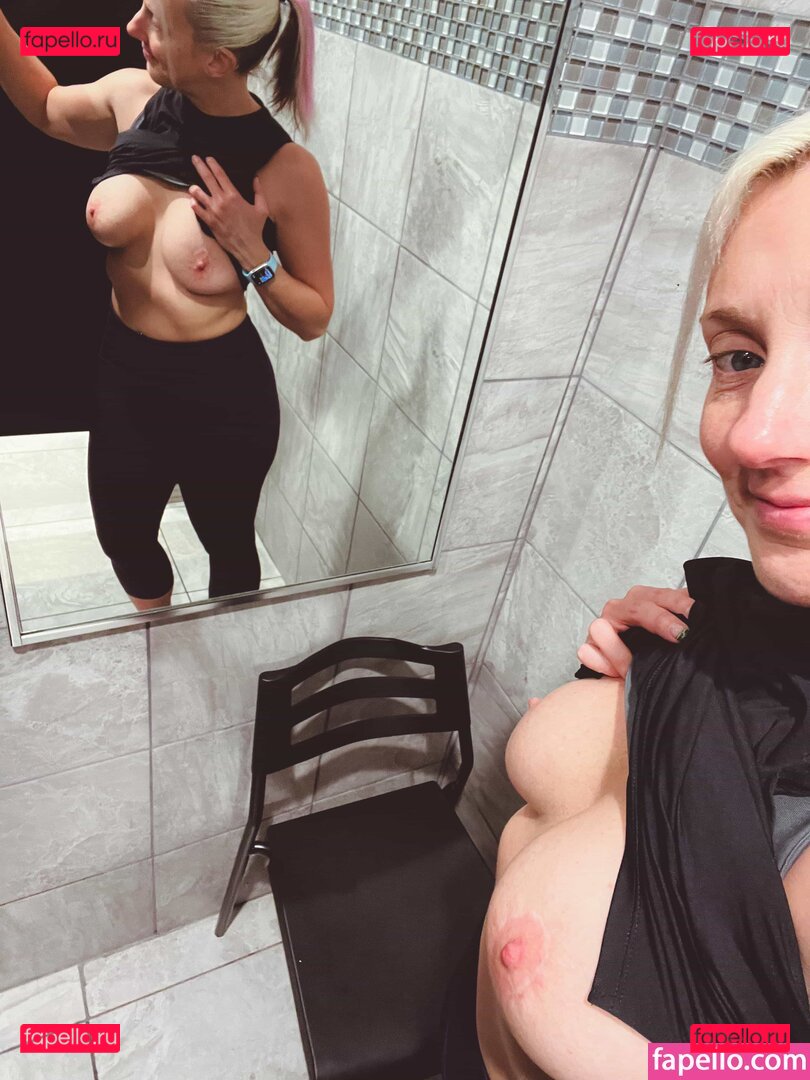 KurvyBlondeWife / https: / kurvygurlapparelowner Onlyfans Photo Gallery 