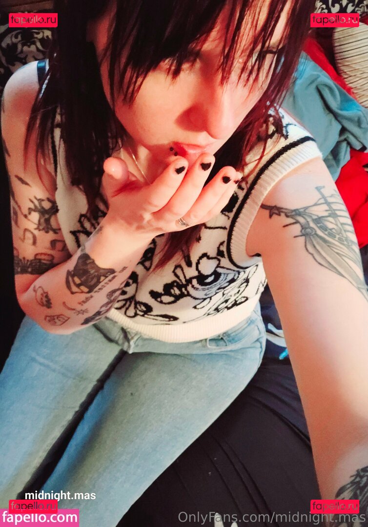 midnight.mas / midnightmassnetflix Onlyfans Photo Gallery 