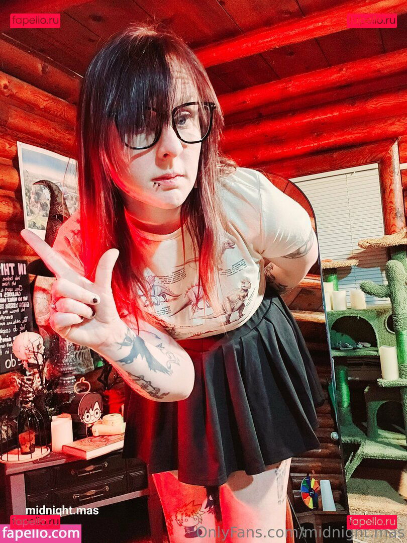 midnight.mas / midnightmassnetflix Onlyfans Photo Gallery 