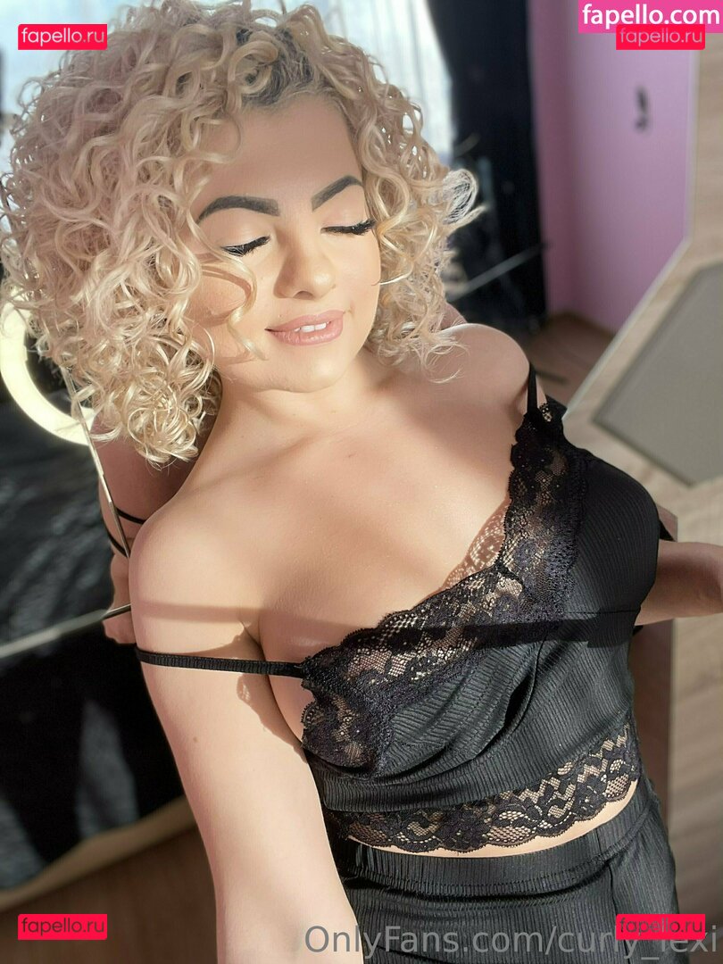 curly_lexi / curly_lexie Onlyfans Photo Gallery 