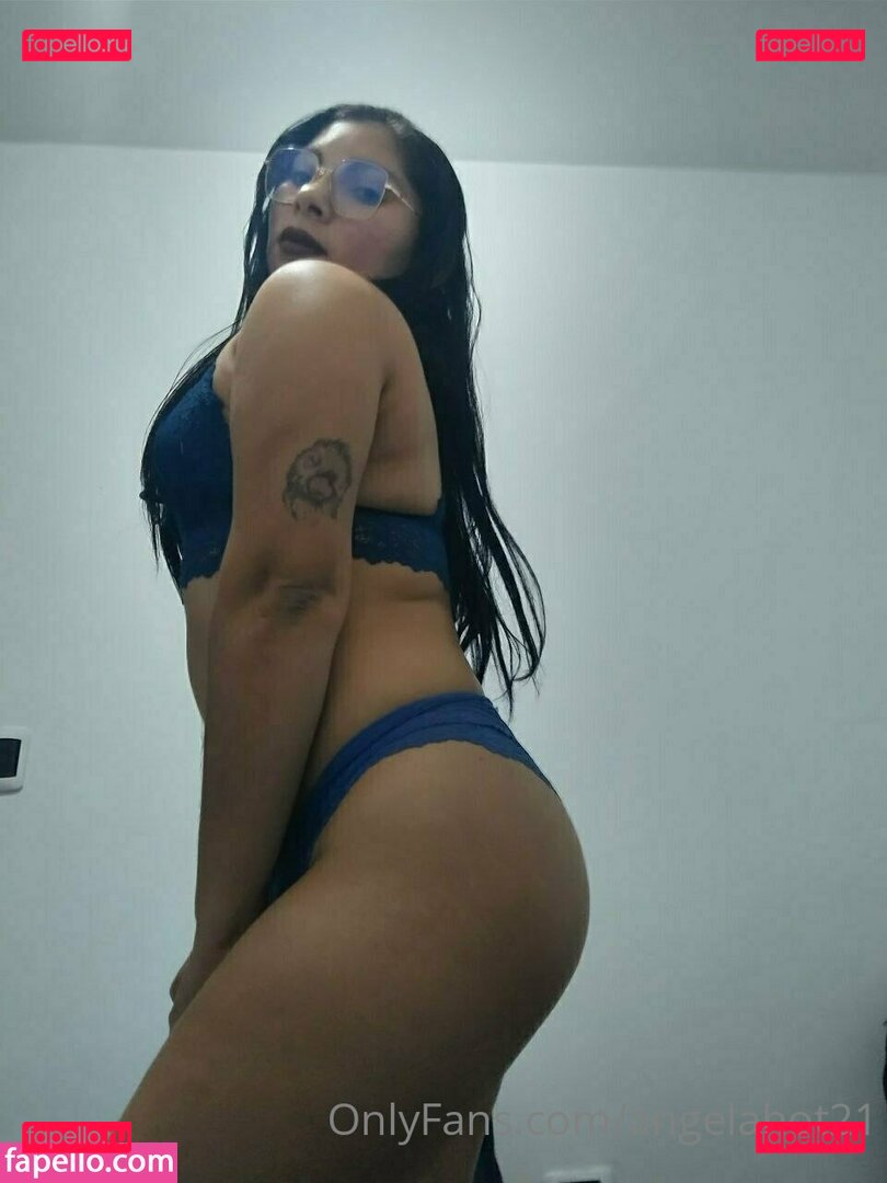 angelahot21 / lilhunee21 Onlyfans Photo Gallery 