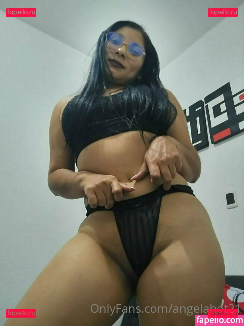 angelahot21 / lilhunee21 Onlyfans Photo Gallery 