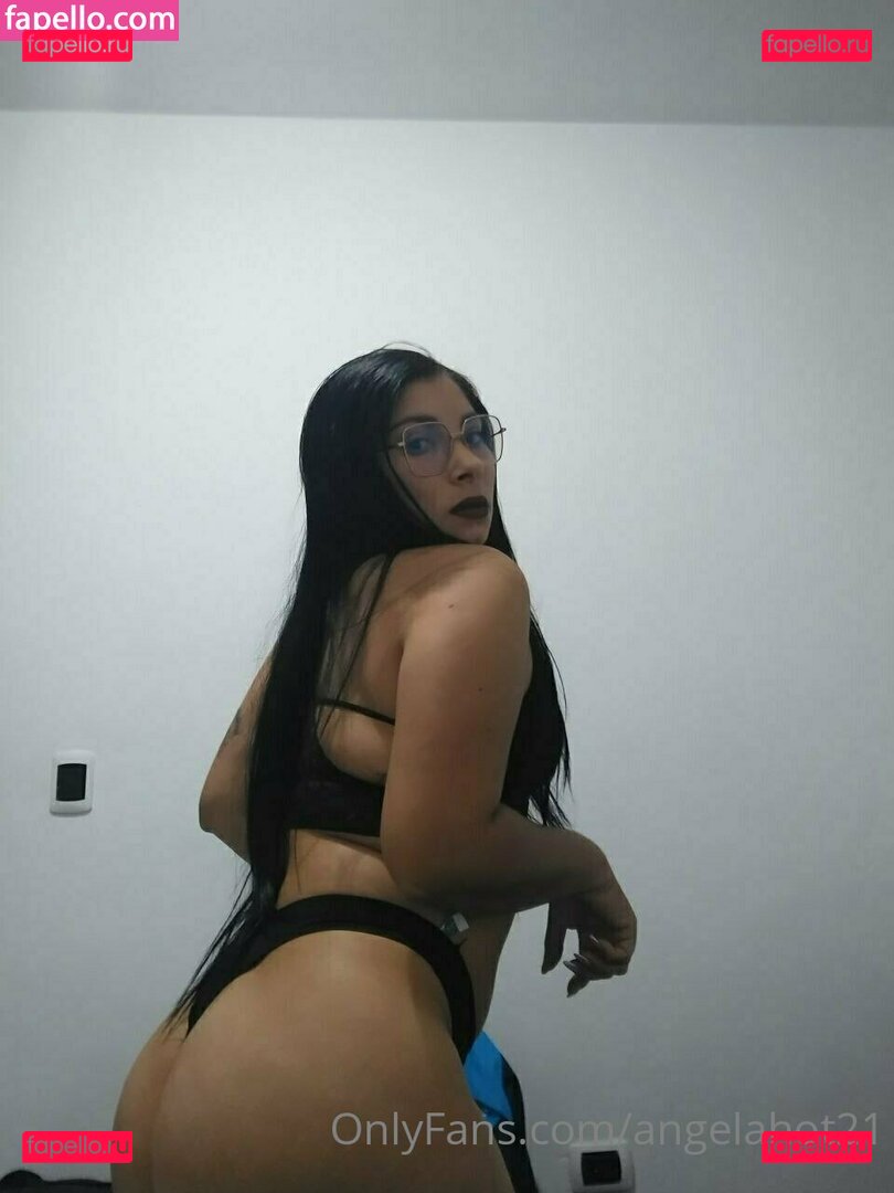 angelahot21 / lilhunee21 Onlyfans Photo Gallery 