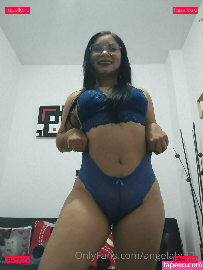 angelahot21 / lilhunee21 Onlyfans Photo Gallery 