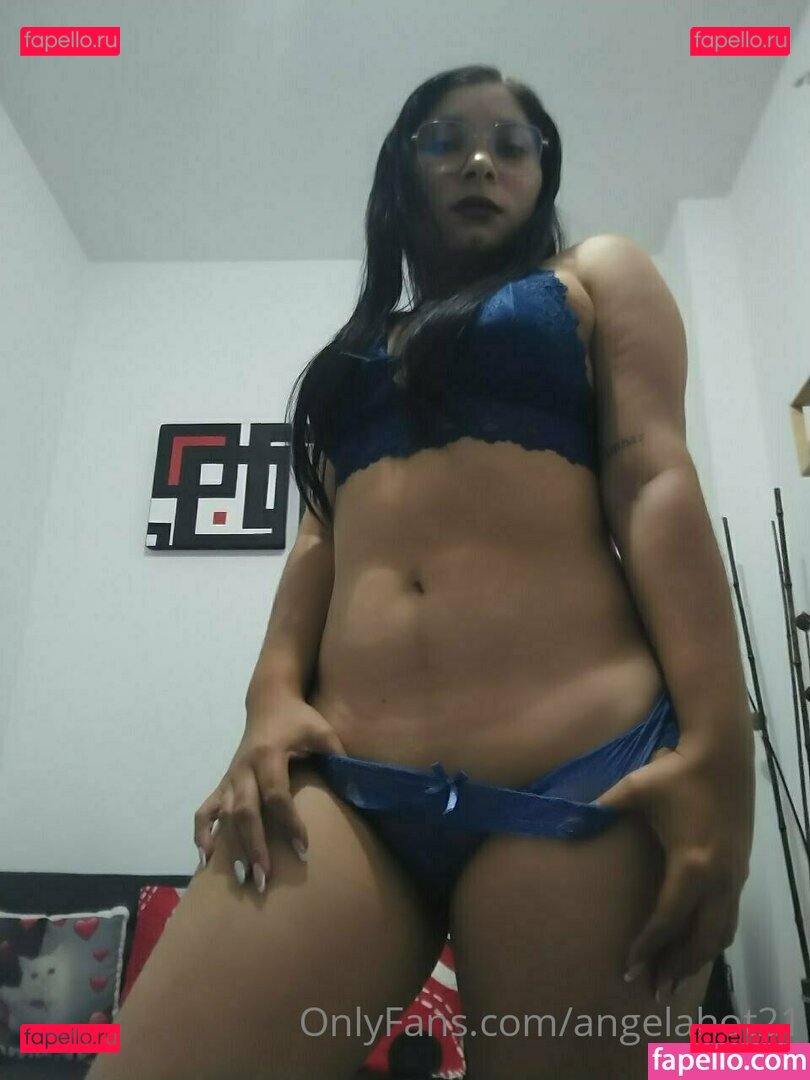 angelahot21 / lilhunee21 Onlyfans Photo Gallery 