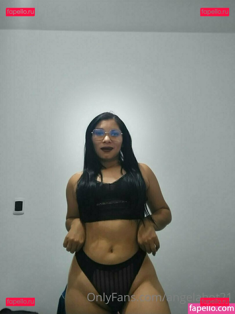 angelahot21 / lilhunee21 Onlyfans Photo Gallery 