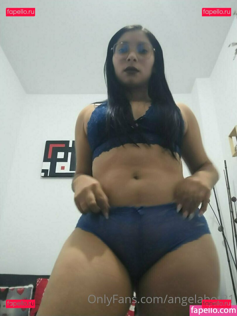 angelahot21 / lilhunee21 Onlyfans Photo Gallery 