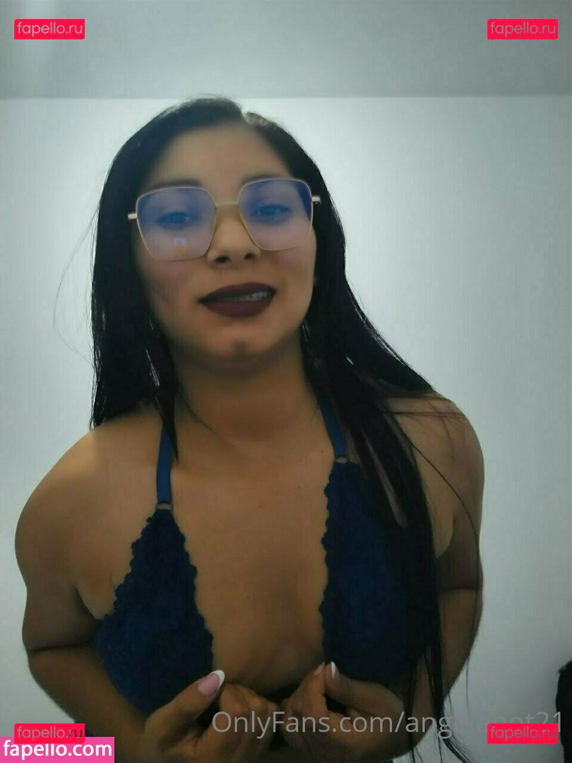 angelahot21 / lilhunee21 Onlyfans Photo Gallery 