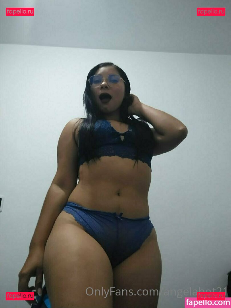 angelahot21 / lilhunee21 Onlyfans Photo Gallery 