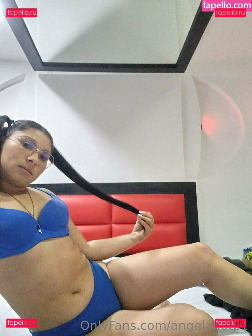 angelahot21 / lilhunee21 Onlyfans Photo Gallery 
