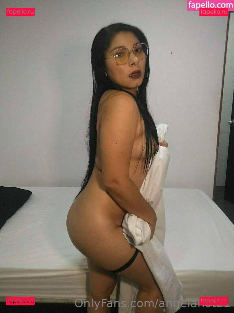 angelahot21 / lilhunee21 Onlyfans Photo Gallery 