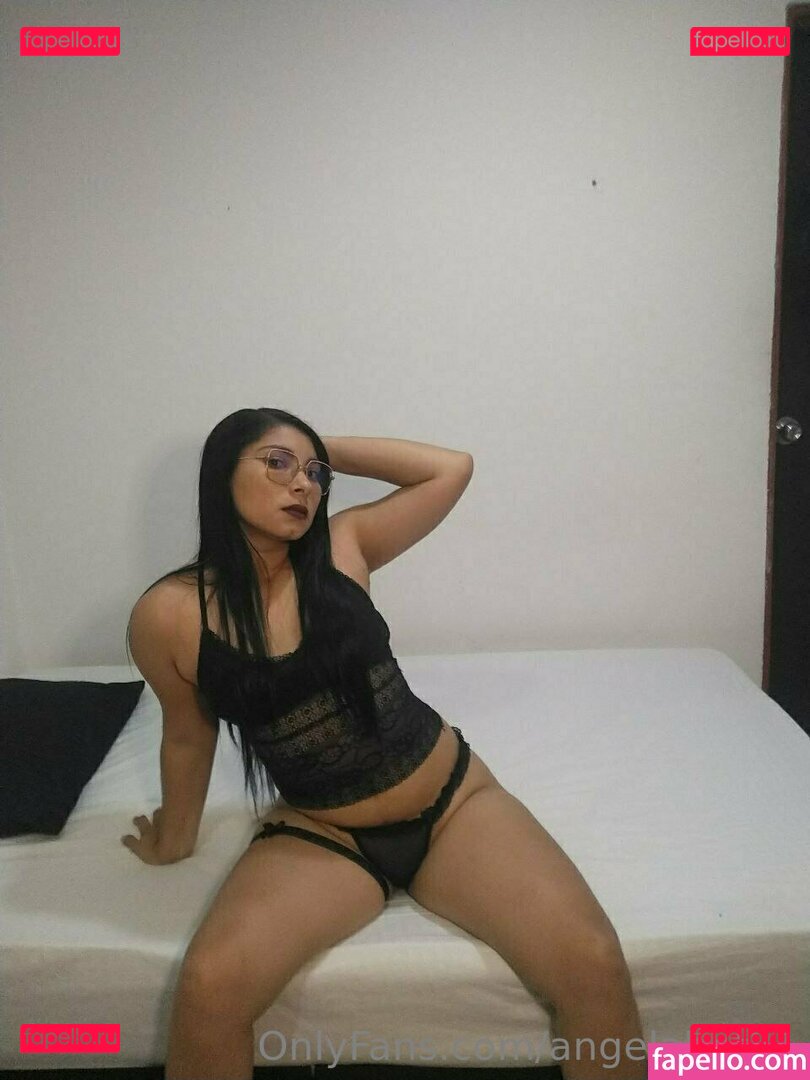 angelahot21 / lilhunee21 Onlyfans Photo Gallery 