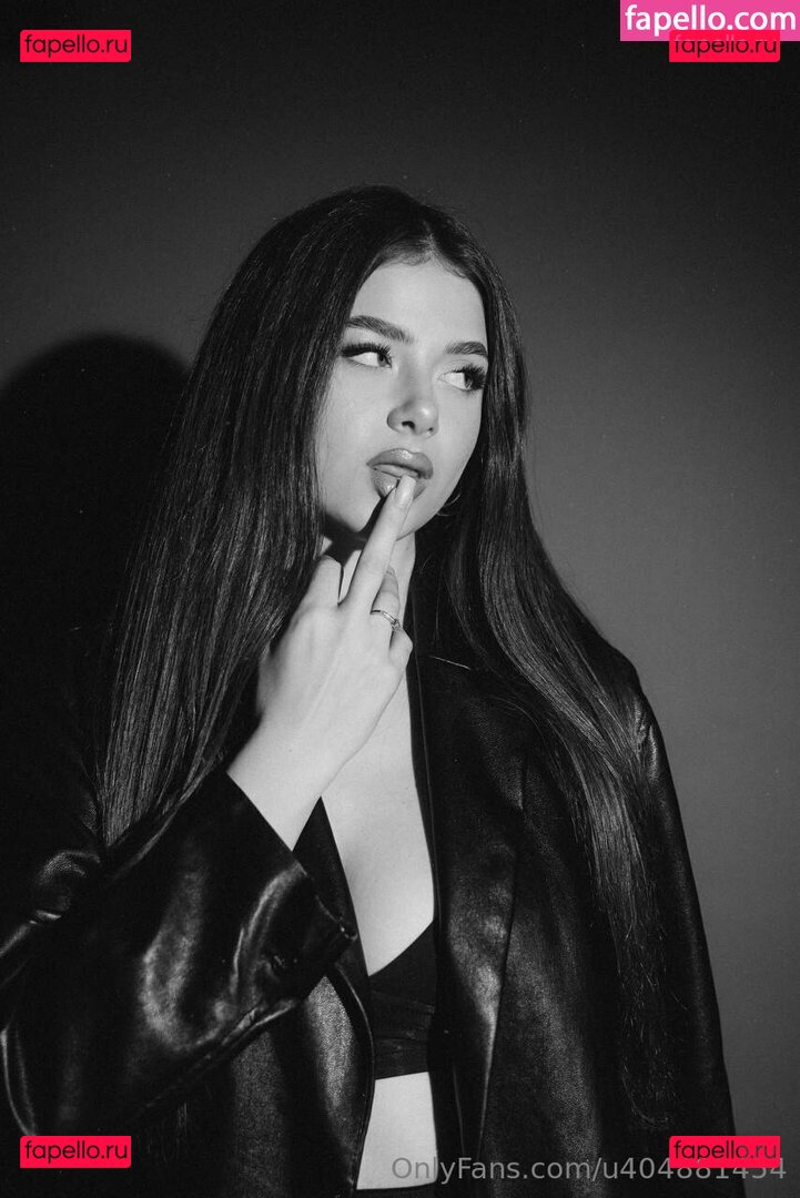 your_baby_model Onlyfans Photo Gallery 