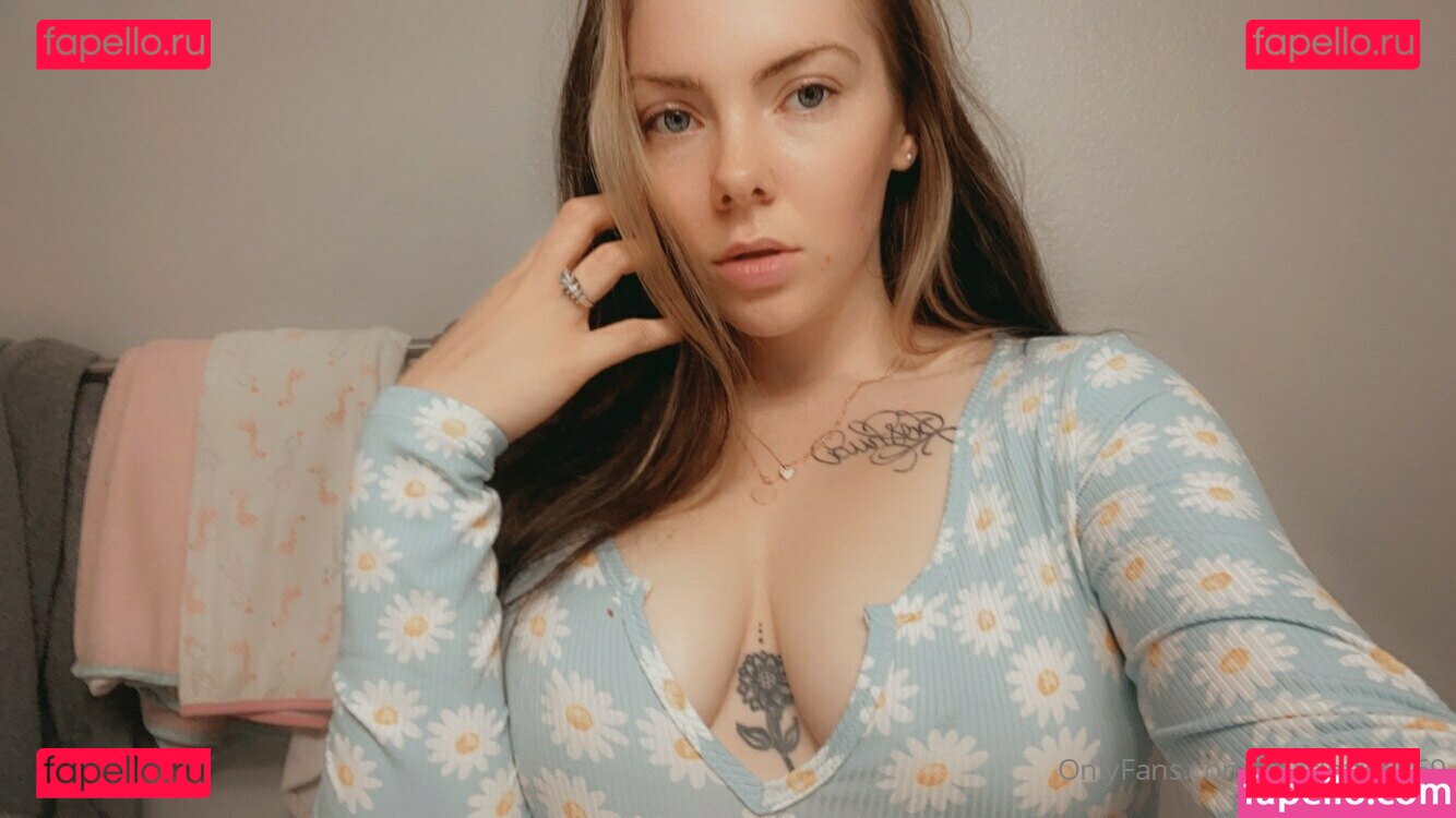 charlotte6869 / emily.hale6869 Onlyfans Photo Gallery 