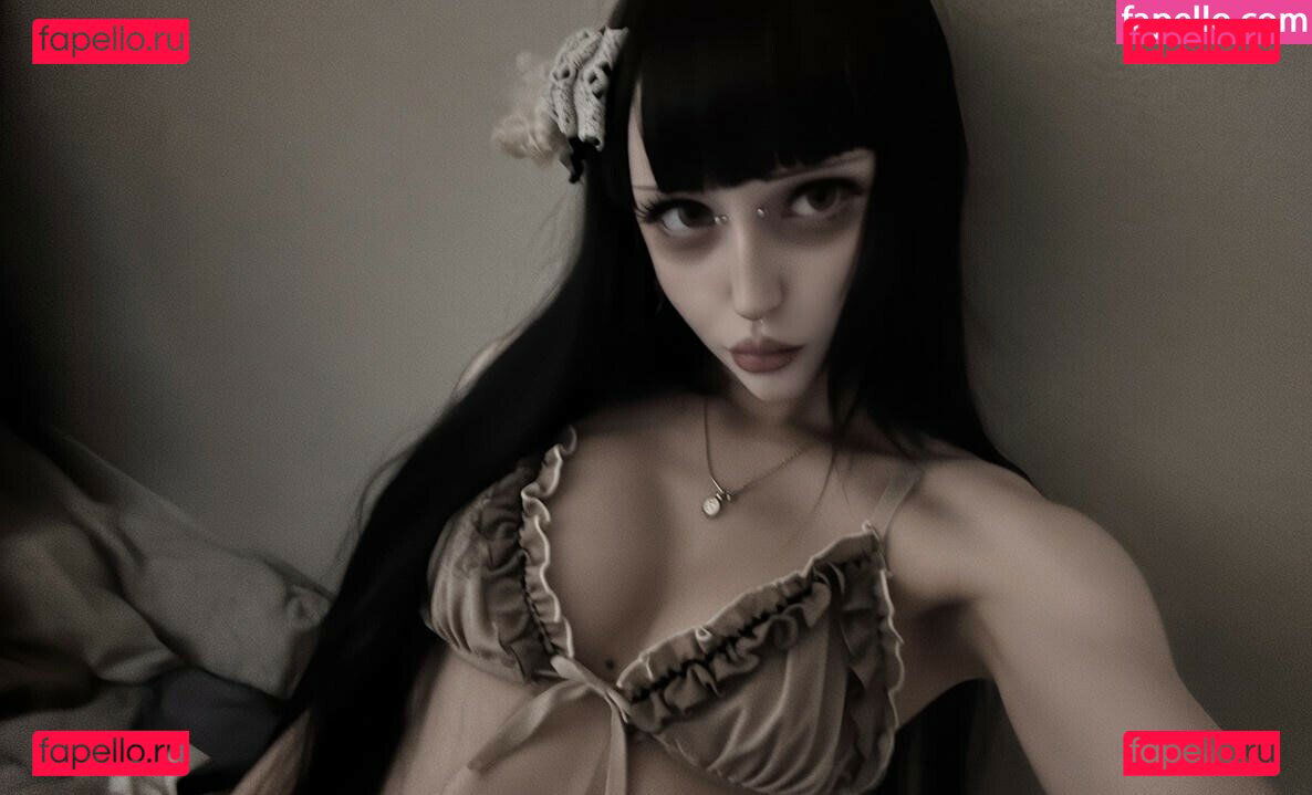 urstitched / veildose / vmvideo Onlyfans Photo Gallery 