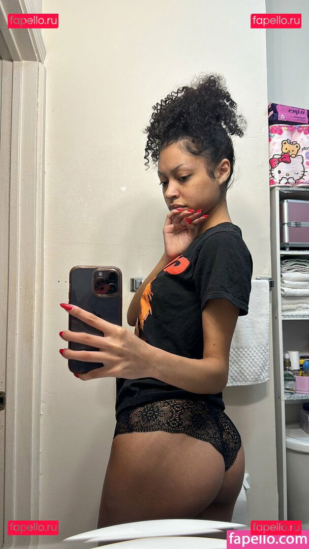 Chas C / Finegalchas / icygalchas Onlyfans Photo Gallery 