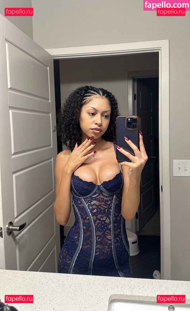 Chas C / Finegalchas / icygalchas Onlyfans Photo Gallery 