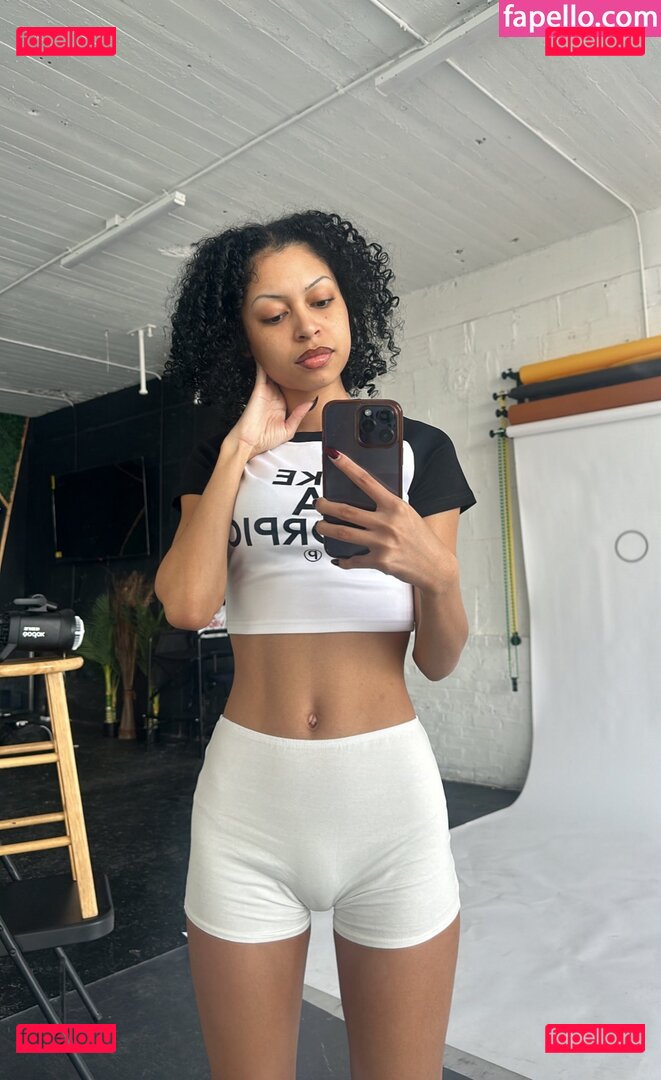 Chas C / Finegalchas / icygalchas Onlyfans Photo Gallery 