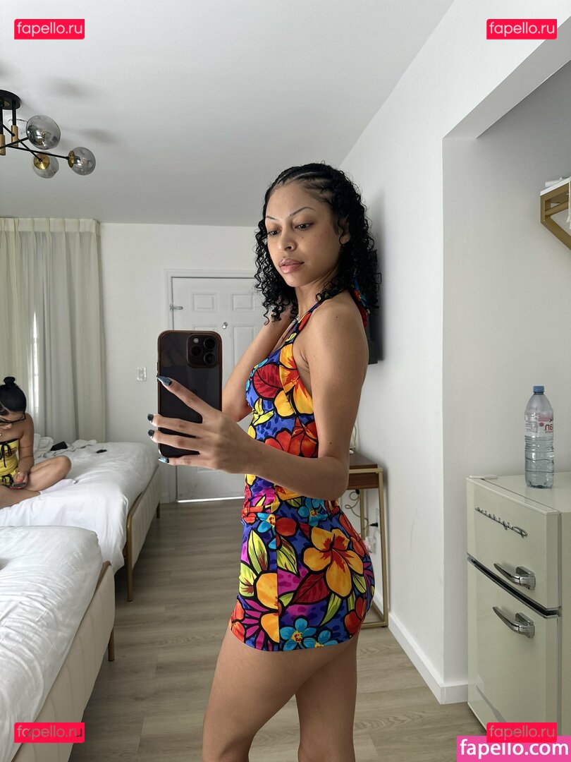 Chas C / Finegalchas / icygalchas Onlyfans Photo Gallery 