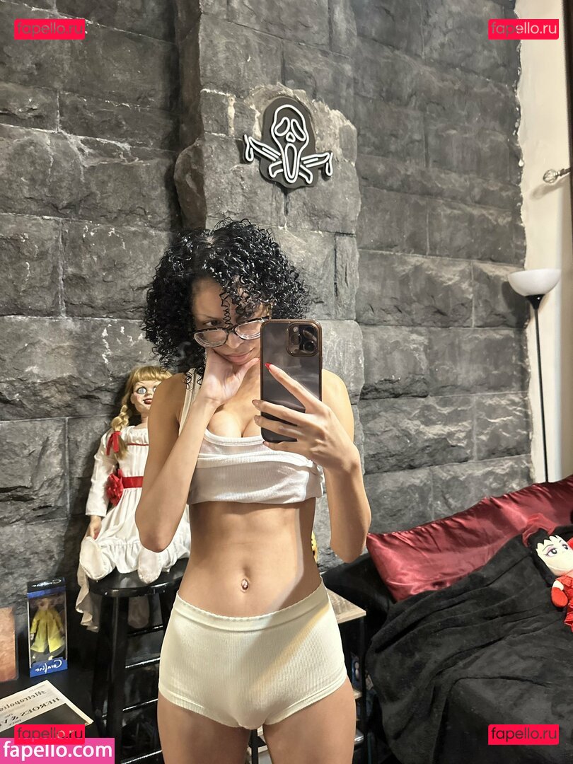 Chas C / Finegalchas / icygalchas Onlyfans Photo Gallery 