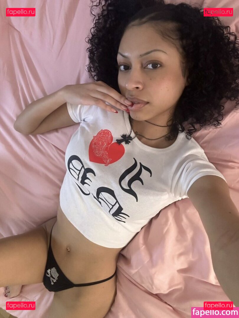 Chas C / Finegalchas / icygalchas Onlyfans Photo Gallery 