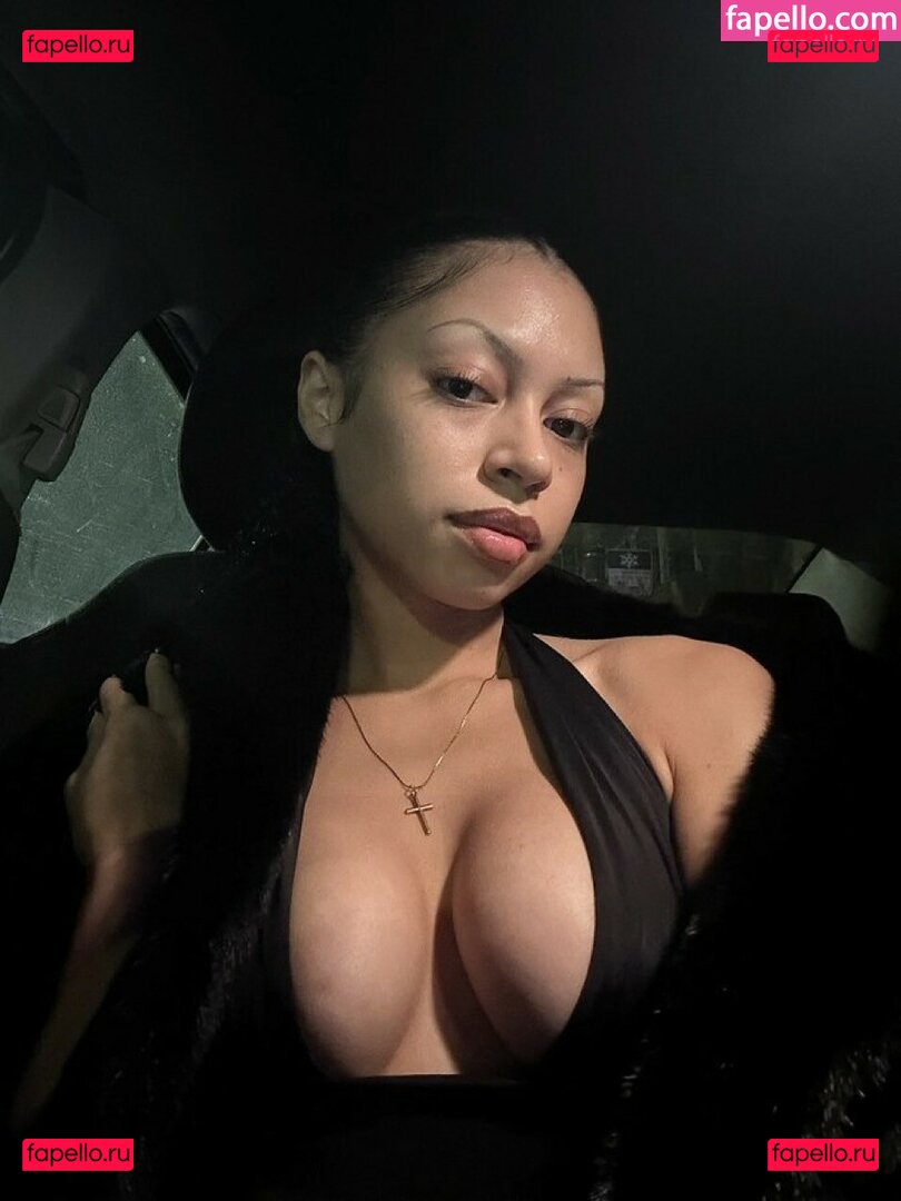 Chas C / Finegalchas / icygalchas Onlyfans Photo Gallery 