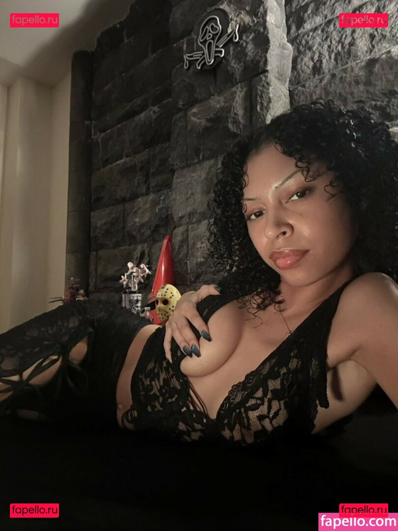 Chas C / Finegalchas / icygalchas Onlyfans Photo Gallery 