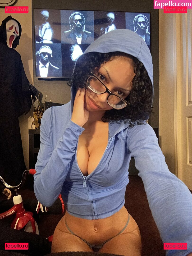 Chas C / Finegalchas / icygalchas Onlyfans Photo Gallery 