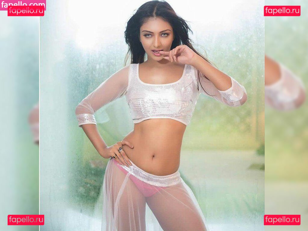 Khushi Mukherjee Onlyfans Photo Gallery 