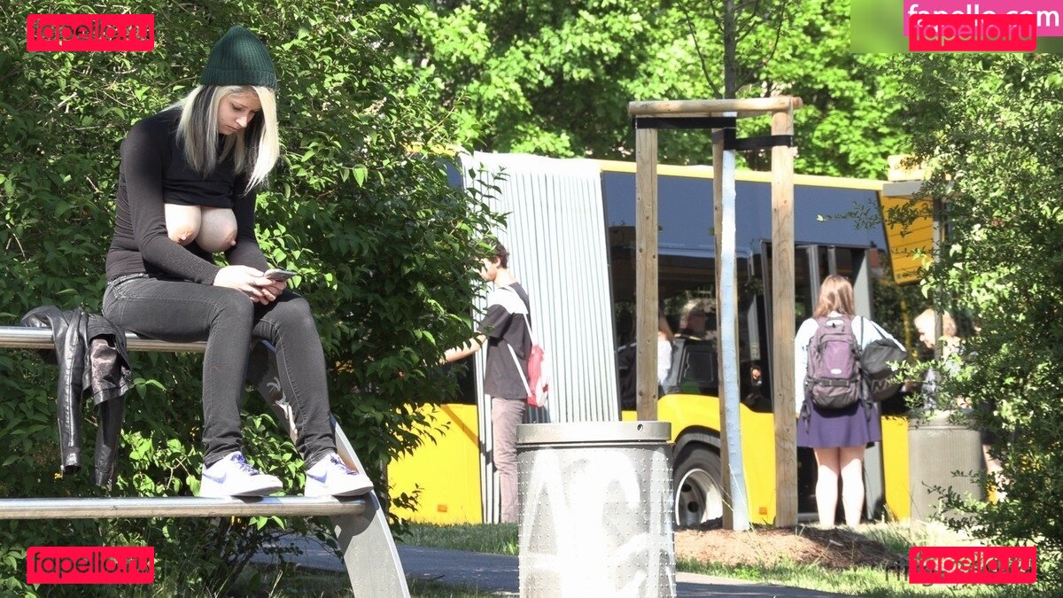 Wer ist sie ? / https: / sorrygirlss_ / throatgoatsell Onlyfans Photo Gallery 