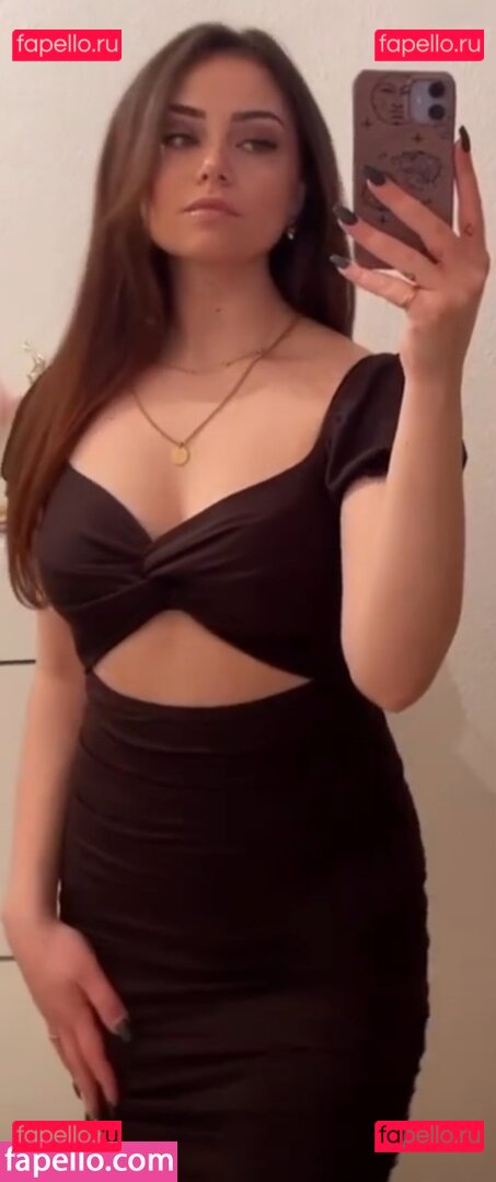 Wer ist sie ? / https: / sorrygirlss_ / throatgoatsell Onlyfans Photo Gallery 