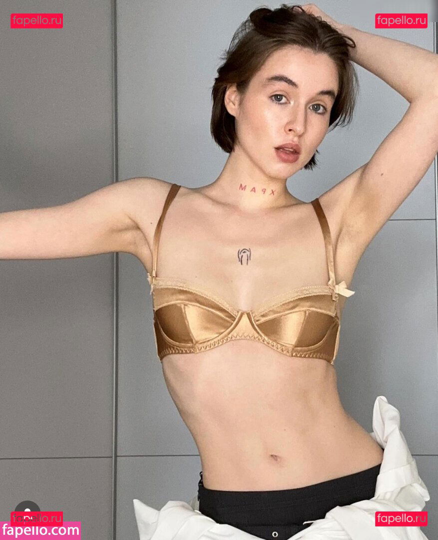 Wer ist sie ? / https: / sorrygirlss_ / throatgoatsell Onlyfans Photo Gallery 