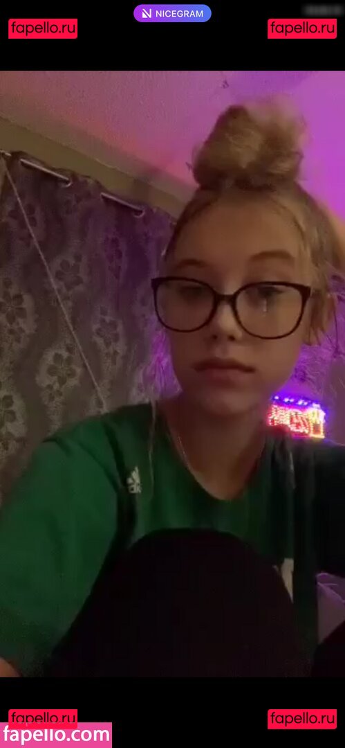 Wer ist sie ? / https: / sorrygirlss_ / throatgoatsell Onlyfans Photo Gallery 