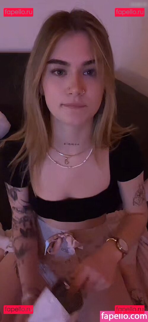 Wer ist sie ? / https: / sorrygirlss_ / throatgoatsell Onlyfans Photo Gallery 