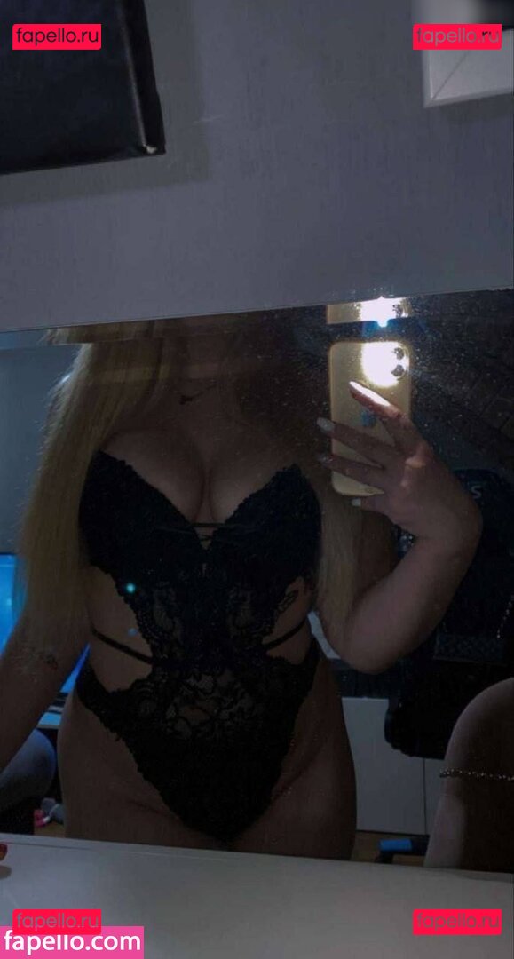 Wer ist sie ? / https: / sorrygirlss_ / throatgoatsell Onlyfans Photo Gallery 