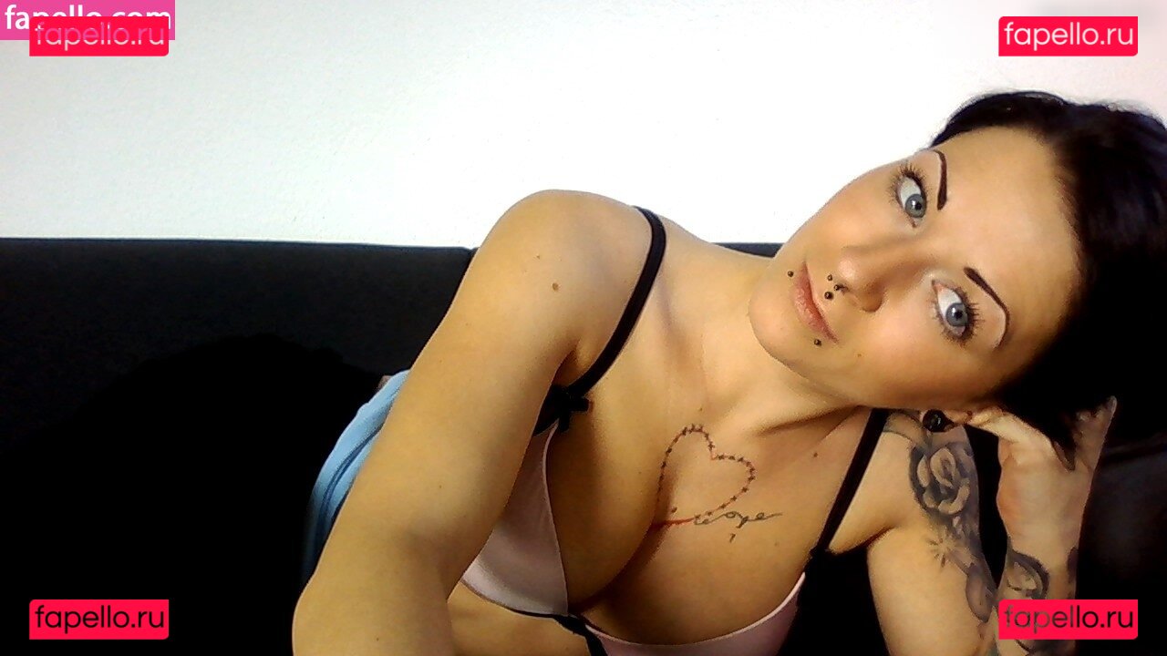 Lizzyvanhyde Nude Onlyfans Photo 12
