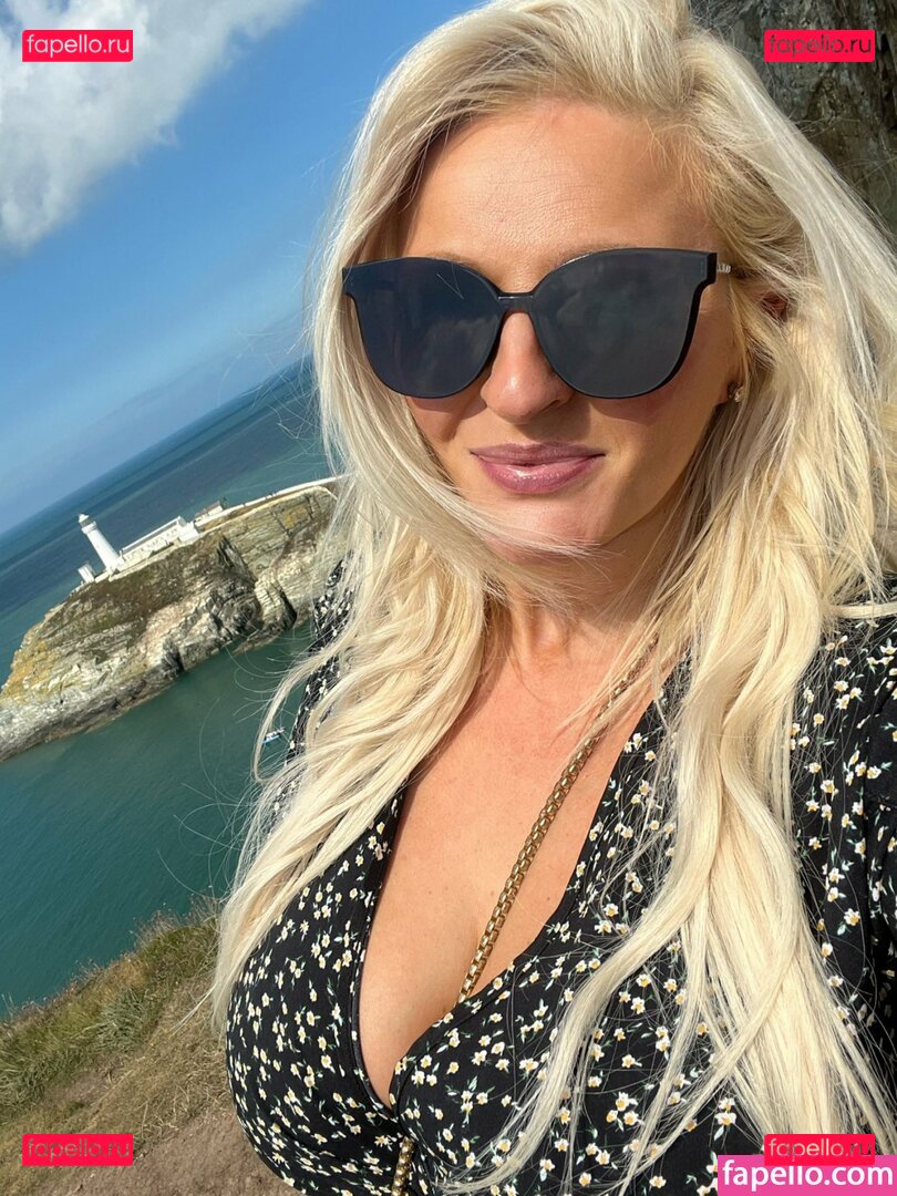 Julie Nude Onlyfans Photo 43