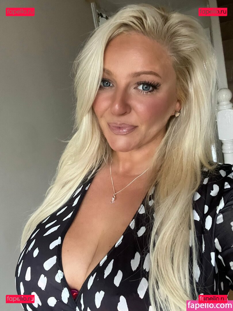 Julie Nude Onlyfans Photo 41