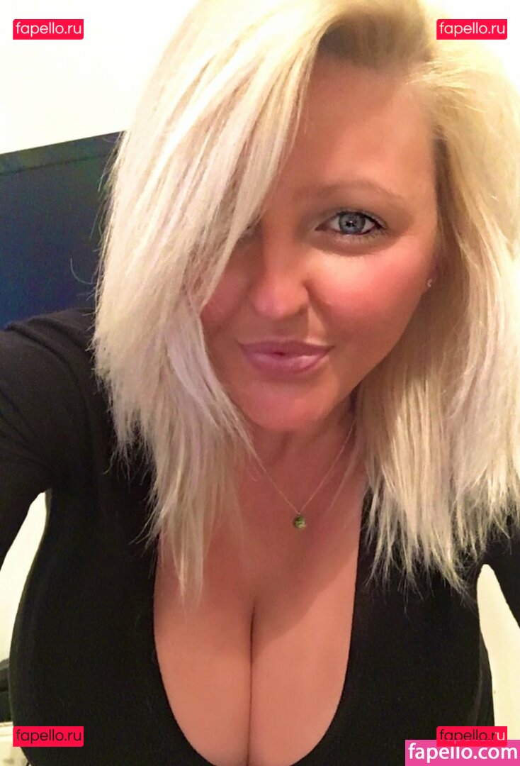 Julie Nude Onlyfans Photo 32