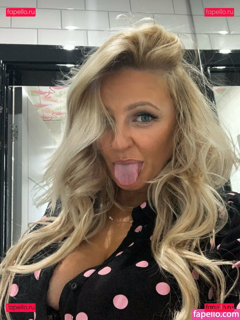 Julie Nude Onlyfans Photo 15