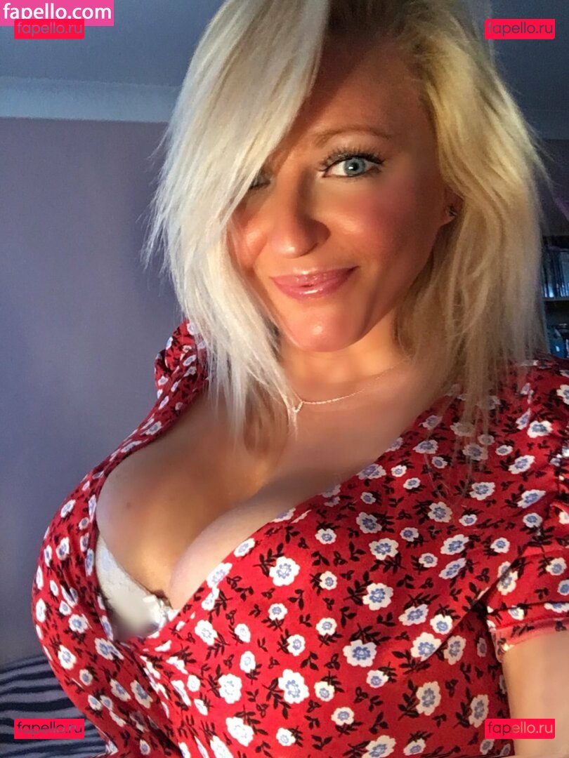 Julie Nude Onlyfans Photo 12