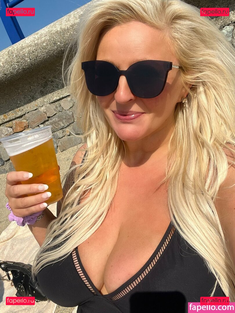 Julie Nude Onlyfans Photo 11