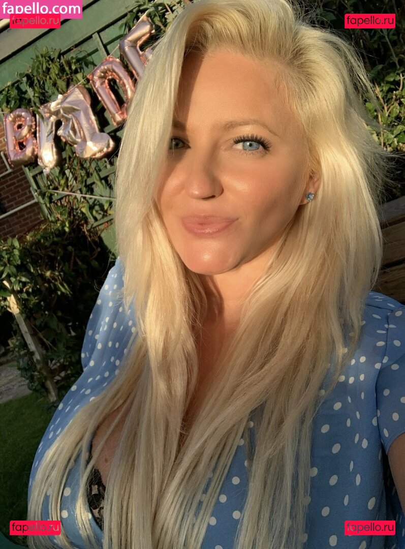Julie Nude Onlyfans Photo 6