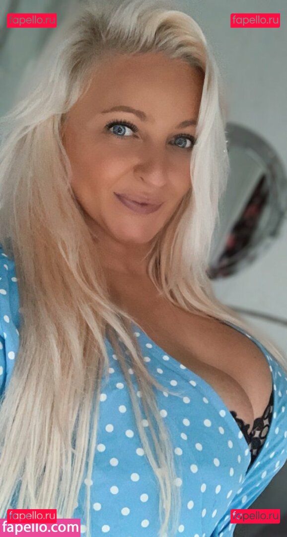 Julie Nude Onlyfans Photo 4
