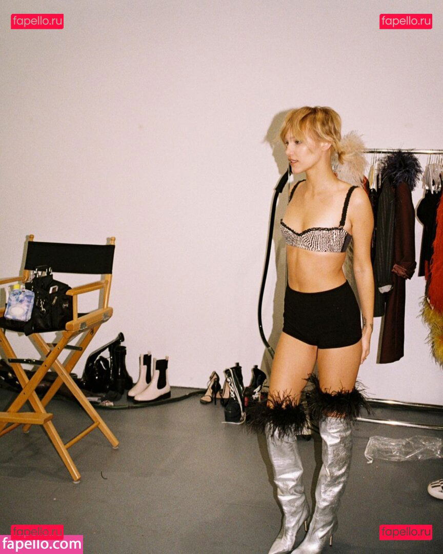 Grace VanderWaal / gracevanderwaal Onlyfans Photo Gallery 