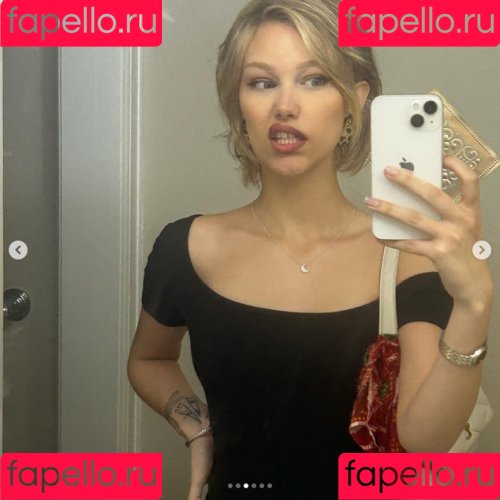 Grace VanderWaal Nude Onlyfans Photo 15