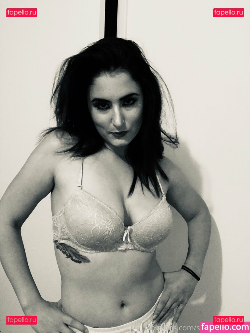 sarcasticbrunettes.library Nude Onlyfans Photo 21