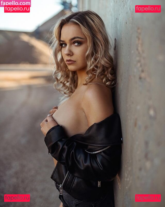 Tizeax Nude Onlyfans Photo 36